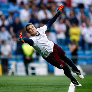 Nach OP: Manuel Neuer grüßt mit Krankenhaus-Pic!