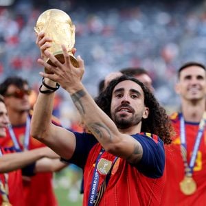 WM-Versprechen: Marc Cucurella ändert seine lockige Frisur