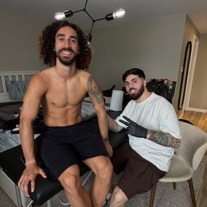 Wort gehalten: Marc Cucurella hat nun Tattoo von Trainer