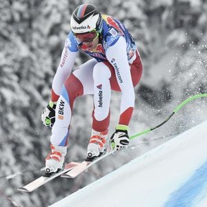 Folgen unklar: Ski-Star stürzte und blieb regungslos liegen!