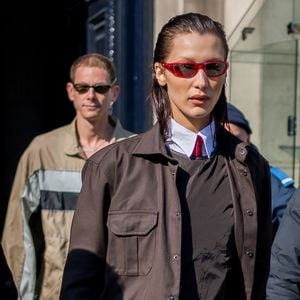 Hier spaziert Bella Hadid mit ihrem neuen Lover durch Paris!