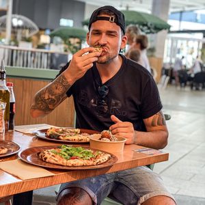 Dschungel-Exit überwunden: Marco genießt wieder Pizza