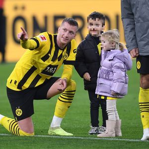 Verrät Marco Reus hier den Namen seiner kleinen Tochter?