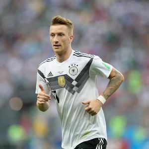 Reus' Startelf-Debüt: Seine Scarlett fiebert in Russland mit