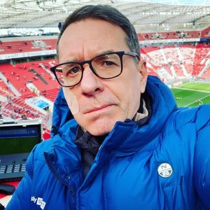 Gesichtshälfte gelähmt: Sport-Kommentator will neue Tumor-OP
