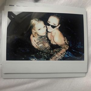 Fan unterstellt GNTM-Mareike und Julia P. eine Affäre