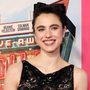 Wilde Party-Fotos: Filmstar Margaret Qualley zieht blank