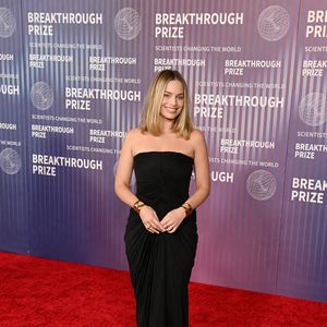Margot Robbie gönnt sich Mama-Pause auf Glastonbury-Festival
