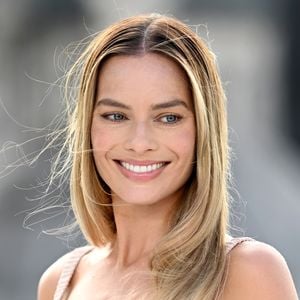 Bei Event: Neu-Mama Margot Robbie zeigt ihre schlanke Figur