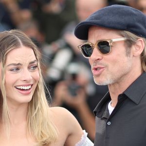 So hat sich Margot Robbie einen Kuss mit Brad Pitt ergaunert