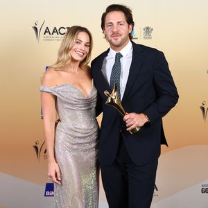 Am Flughafen: Margot Robbie und Tom mit ihrem Baby unterwegs