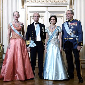 Margrethe weint um Henrik: Diese Royals waren für sie da