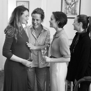 Süß: "Ku'damm"-Stars schmeißen Babyshower für Maria Ehrich!