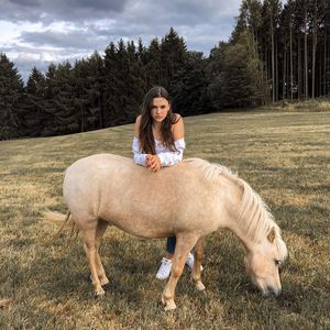 Familientragödie: GNTM-Maribel scheitert am Pferde-Shooting!