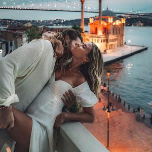 Romantik pur: Diese Reiseblogger sind das absolute Traumpaar