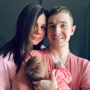 Kind vom Stiefsohn: Influencerin zeigt Gesicht ihres Babys