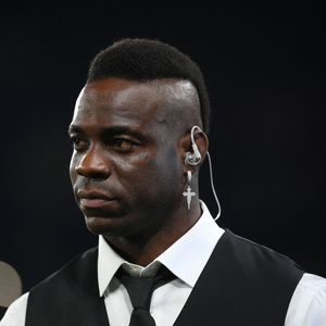 Heiße Küsse: Mario Balotelli ist mit Blondine unterwegs