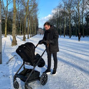 Wie süß! Mario Götze macht Schneespaziergang mit Sohn Rome