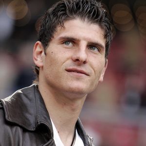 Schlimm verletzt: OP bei Star-Kicker Mario Gomez!