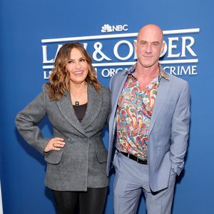 Mariska Hargitay und Christopher Meloni halten Händchen