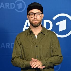 Mark Forster meldet sich nach Unfall seines Tourbusses!