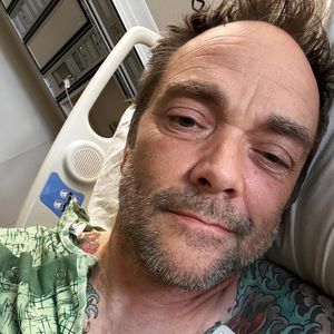 Mark Sheppard erleidet sechs Herzinfarkte hintereinander