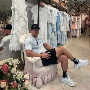 Mark Wahlberg teilt typischen Vater-Moment mit seinen Fans!