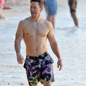 Muskelberg am Strand: Mark Wahlberg zeigt sein Sixpack!