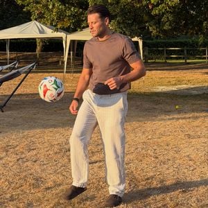 Vertrockneter Rasen: Mark Wright irritiert mit Familienfotos
