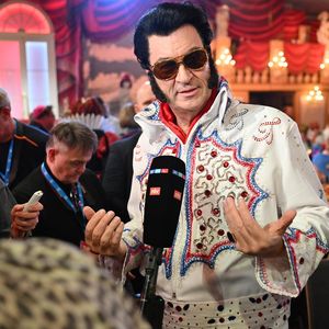 Markus Söder tritt an Fasching als King of Rock 'n' Roll auf