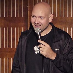 Comedian Martin Halla wurde bei einer Show blutig geschlagen
