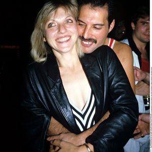 Queens Milliarden-Deal: Das hat Freddies "Frau" Mary davon!