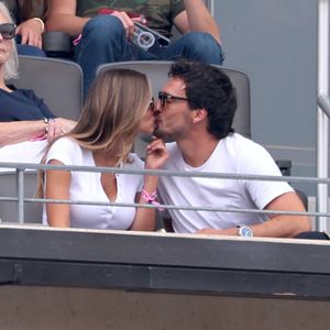 Ganz verliebt: Mats Hummels und Nicola knutschen bei WM