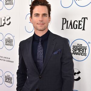 Heißes Muskelspiel: Matt Bomer am Strand mit seinem Ehemann