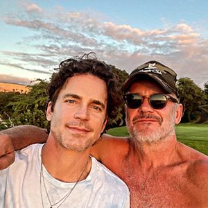 Seltener Anblick: Matt Bomer kuschelt mit Ehemann Simon
