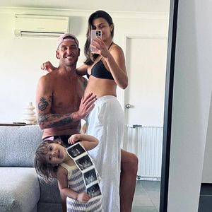 Süße News: Matt Poole und seine Freundin bekommen ein Baby