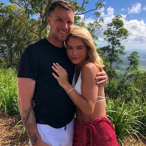 Hoch am Berg: Bachelor-Babe Simone Ormesher ist verlobt!