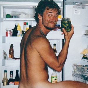 Throwback-Pic: Matthew McConaughey nackt vorm Kühlschrank