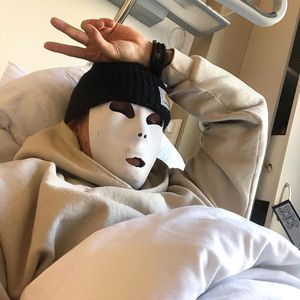 Mit Maske im Krankenhaus: Matthias Höhn wurde operiert!