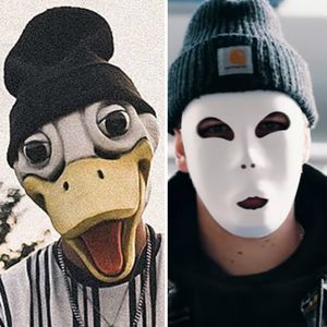 Ente oder blanko? Diese Maske finden Matze Höhns Fans besser
