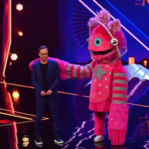 Panne! Echte Stimme von "Masked Singer"-Monstronaut zu hören