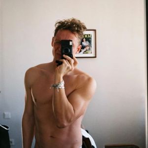 Oh, là, là: Matthias Schweighöfer präsentiert sein Sixpack!