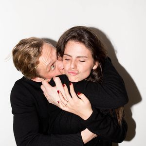 Matthias Schweighöfer gratuliert seiner Freundin Ruby O. Fee