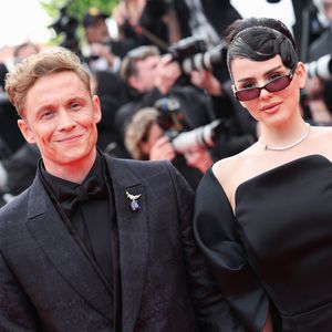 Nach Streit? Matthias Schweighöfer und seine Ruby strahlen