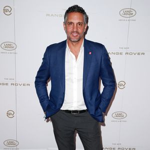 Mauricio Umansky zeigt sich flirty mit unbekannter Blondine