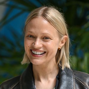 "Arme Millionäre"-Darstellerin Mavie Hörbiger hat geheiratet