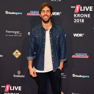 Nach Netz-Häme: Max Giesinger versteckt sein Brusthaar