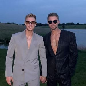 "Emmerdale"-Kollegen Max Parker und Kris haben geheiratet