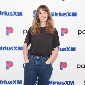 Großer Diamantring: Maya Hawke entfacht Verlobungsgerüchte
