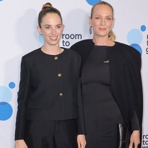 Maya Hawke packt über Mama Uma Thurmans Hexenmittel aus